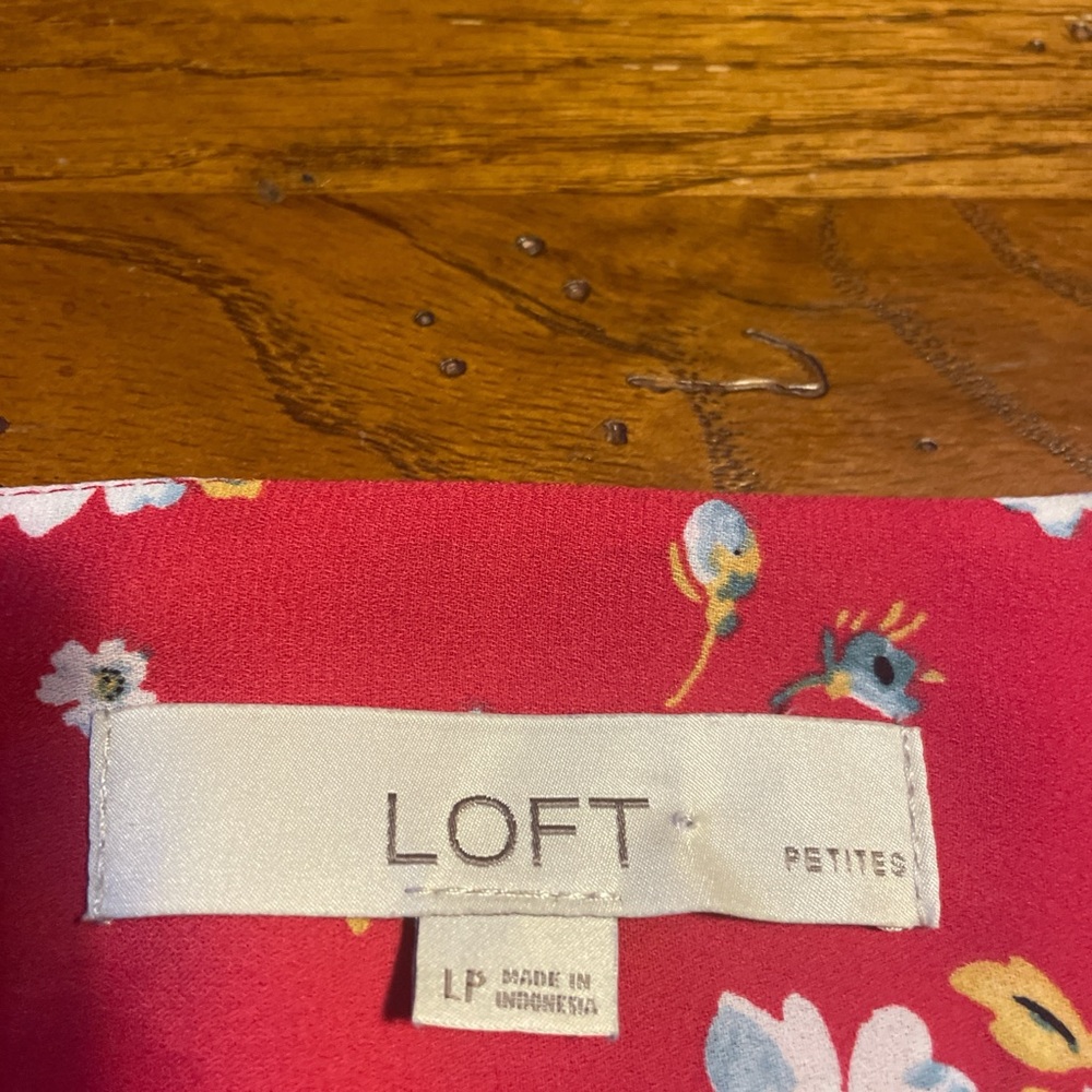 Loft Petite Floral Red women’s Top - Picture 3 of 4